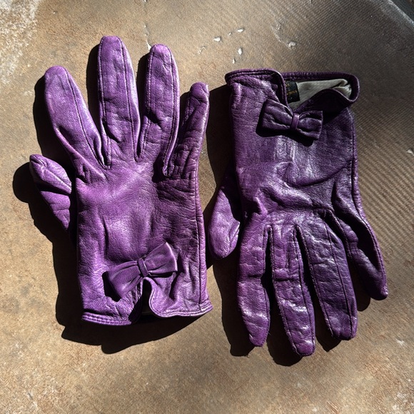 Vintage Purple Leather Gloves with Wrist Bow - Picture 9 of 11